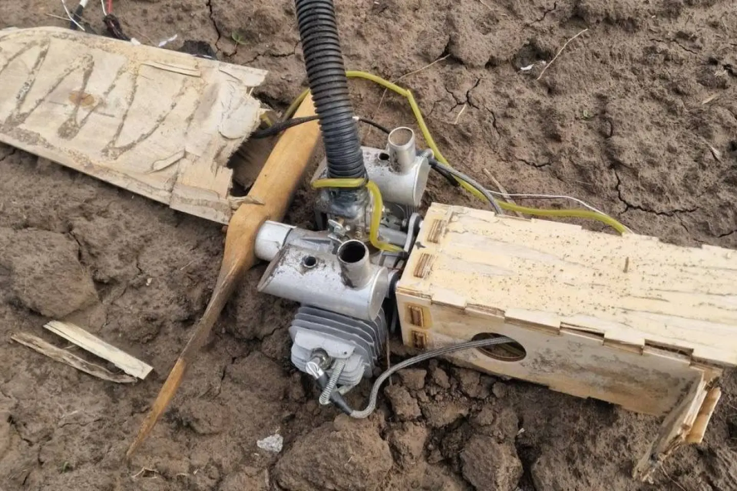 O nouă dronă găsită pe un câmp la Telenești