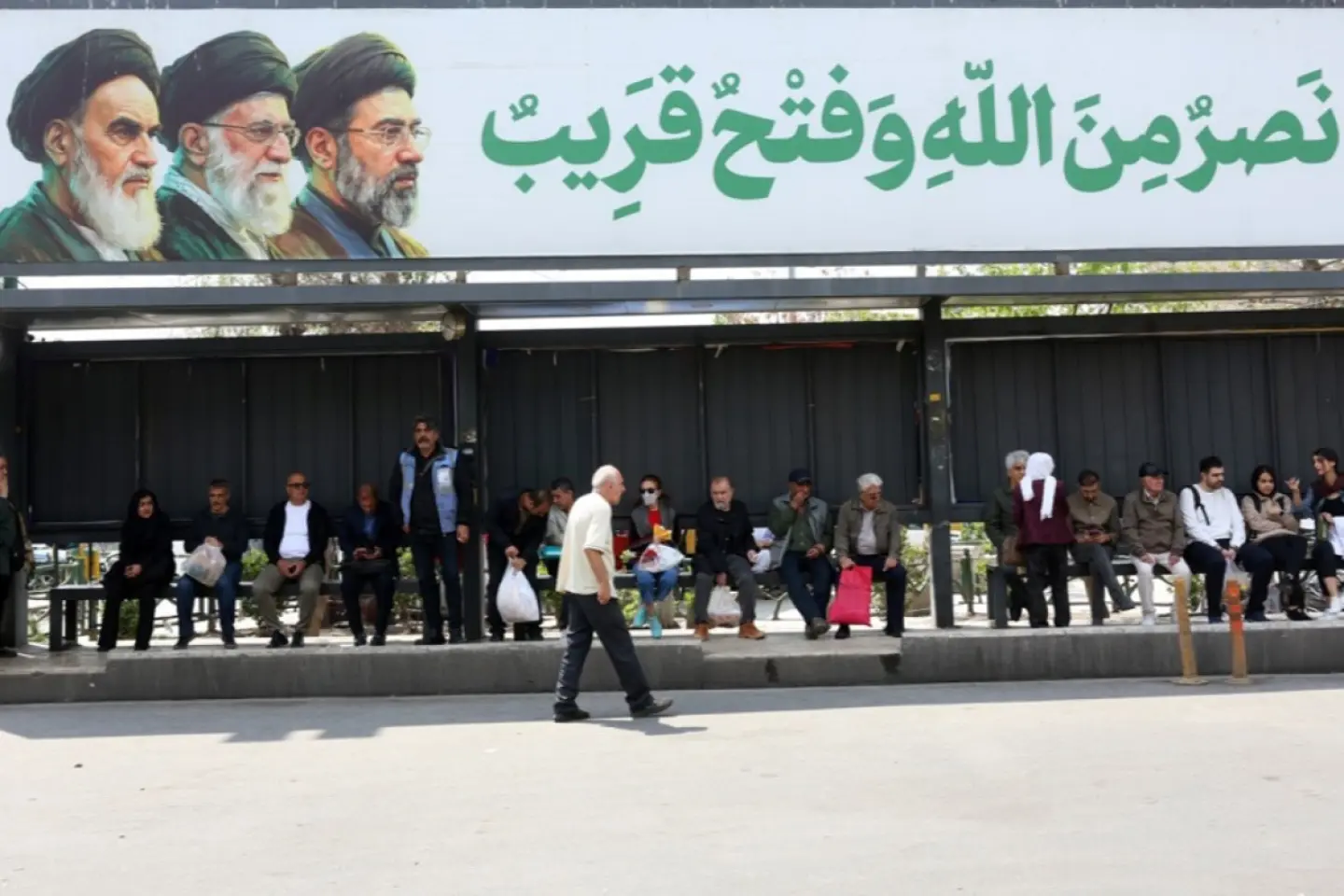 Patru cetăţeni români, pe o navă sechestrată de autorităţile iraniene