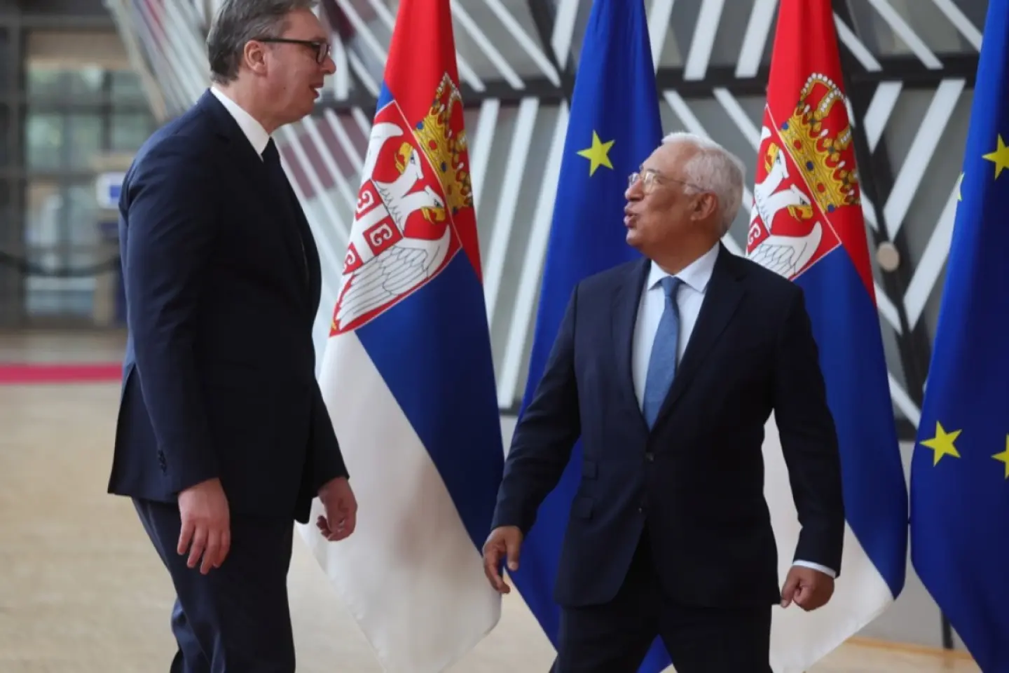 Uniunea Europeană a înghețat fondurile alocate Serbiei