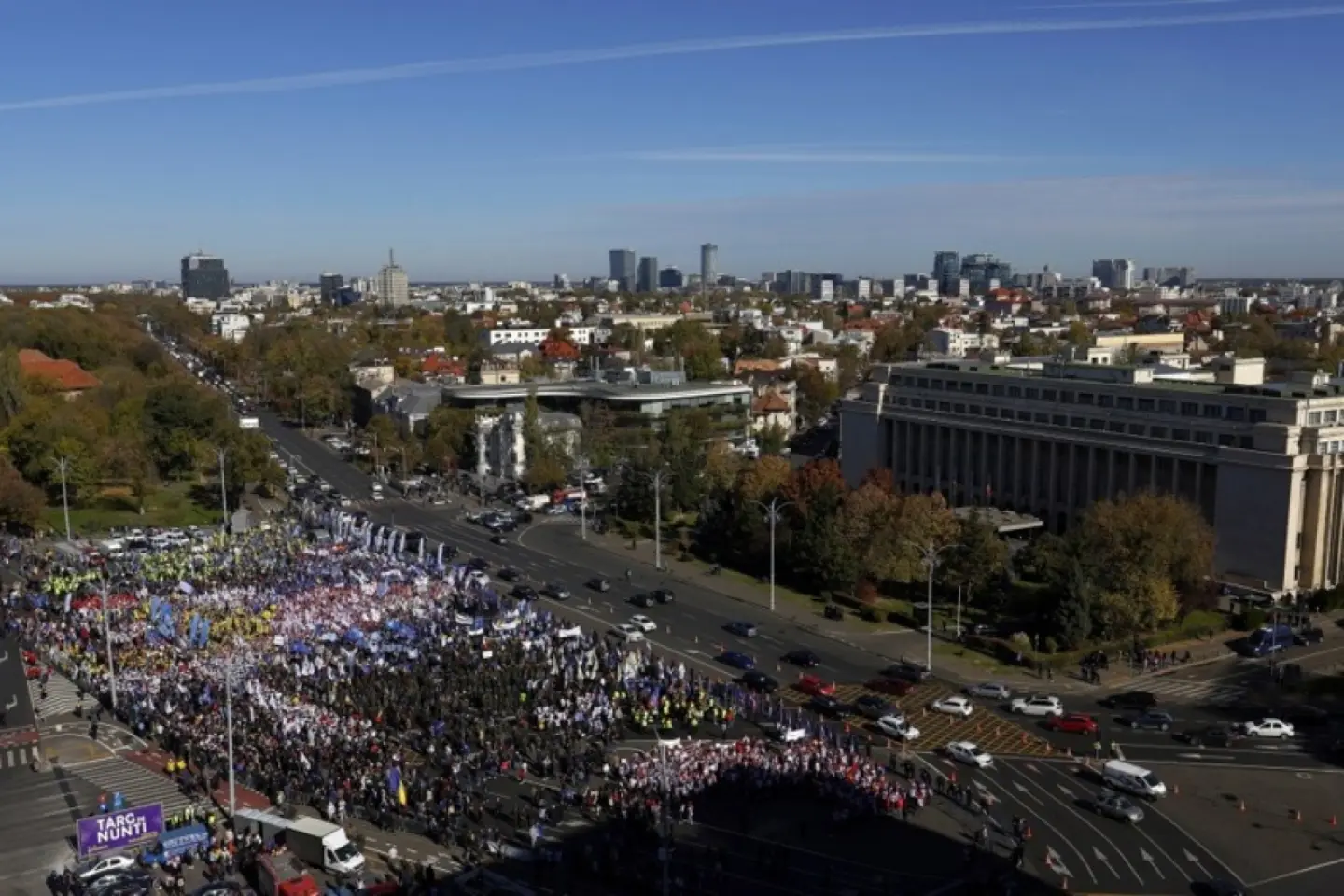 Sondaj: 58% dintre respondenţi consideră că premierul român, Ilie Bolojan, ar trebui să demisioneze