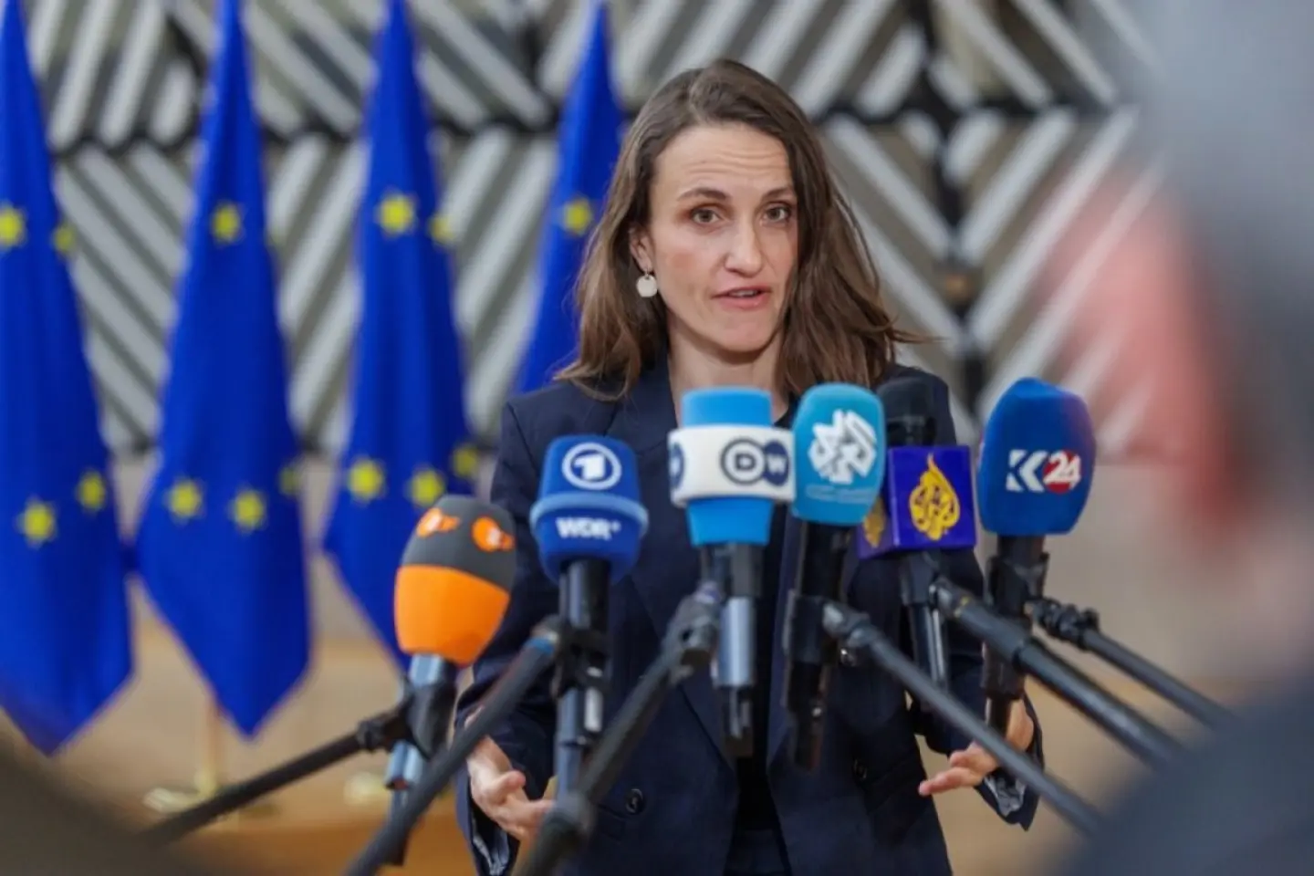 Asociaţii ale comunităţii româneşti îi cer Bucureştiului să nu îl schimbe din funcţie pe actualul consul general de la Odesa, Claudiu Tătaru