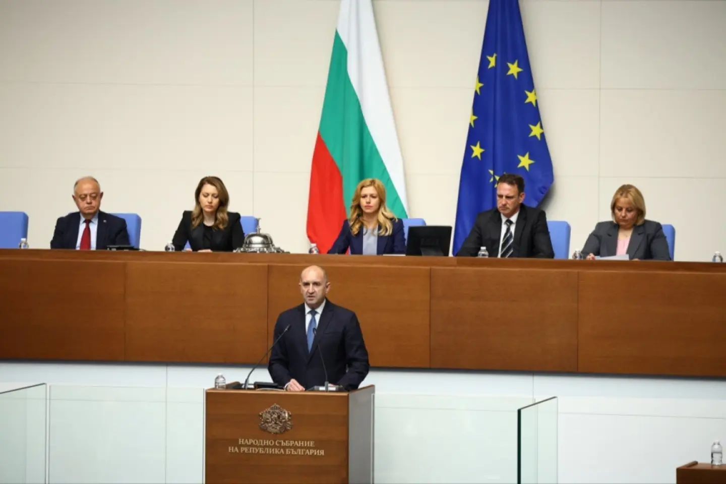 Bulgaria: fostul președinte Rumen Radev a fost învestit premier