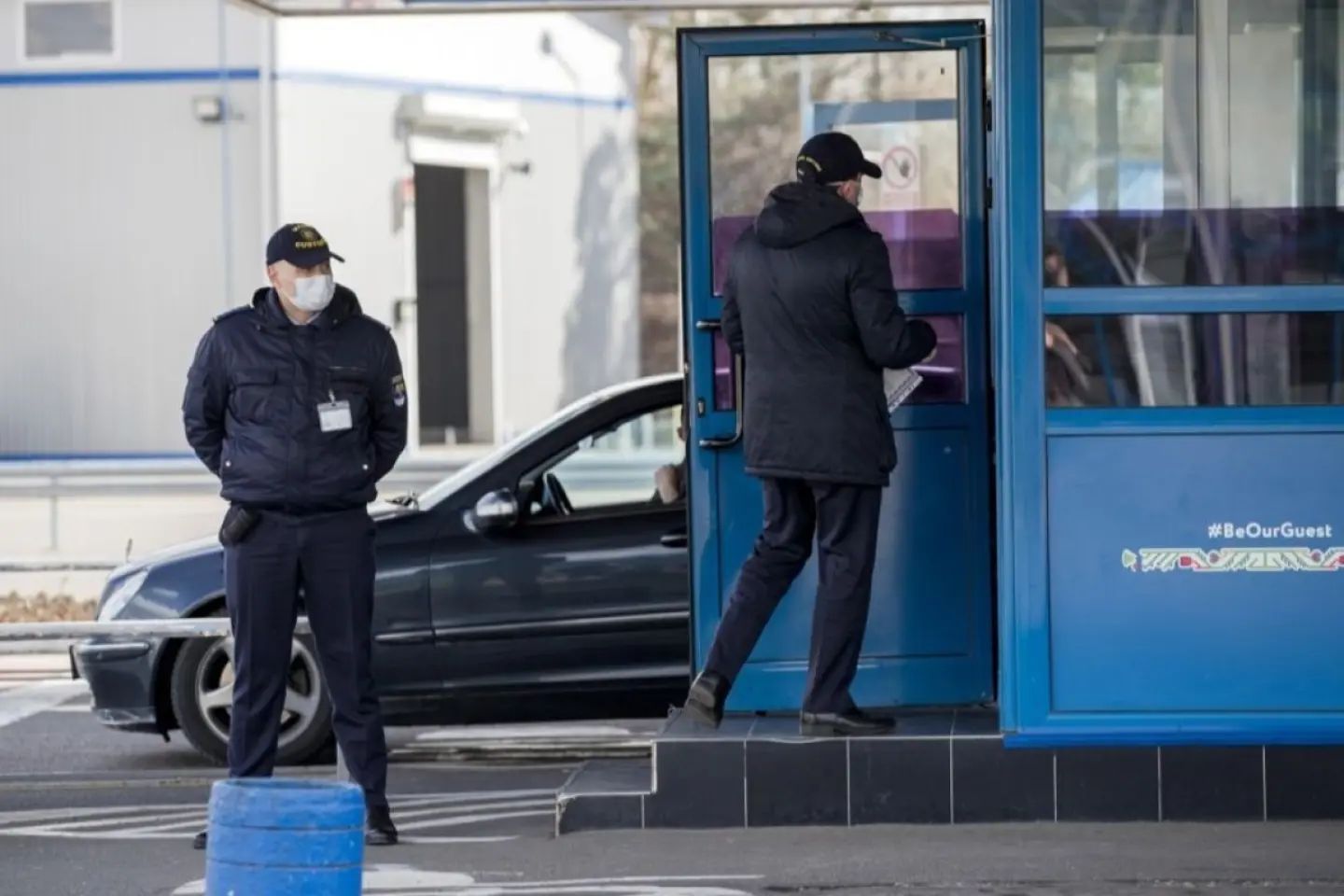 Şeful Autorităţii Vamale Române, cu rang de secretar de stat, Mihai Savin, a fost reţinut de poliţişti