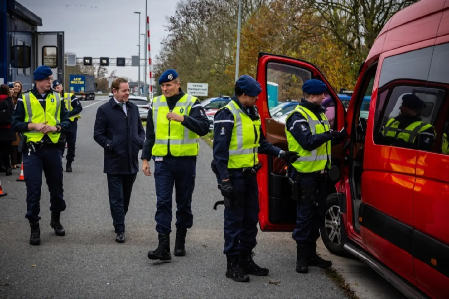 Olanda a decis prelungirea controalelor la frontierele interne (terestre şi aeroportuare) până pe 30 septembrie