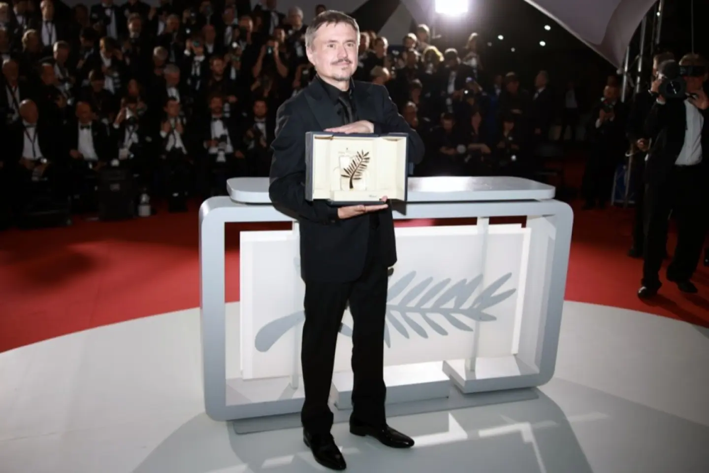 Lungmetrajul Fjord, regizat de românul Cristian Mungiu, a câştigat trofeul Palme d'Or