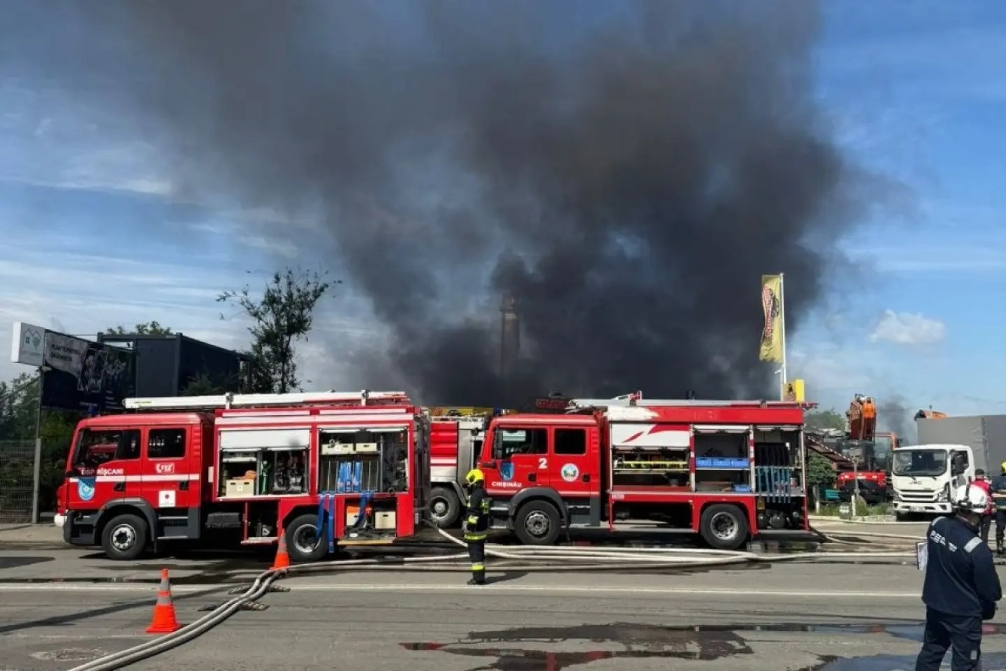 Incendiu puternic la un depozit din Chișinău