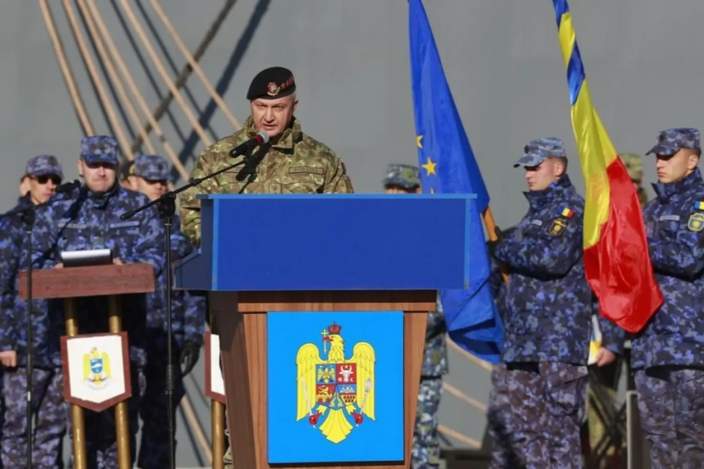 Şeful Statului Major al Apărării din România, generalul Gheorghiţă Vlad, a fost pus sub urmărire penală de Direcţia Naţională Anticorupţie