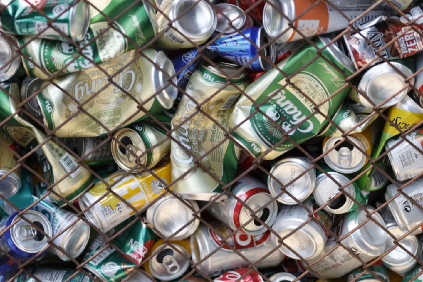 Cinci companii din R. Moldova primesc 425.000 de euro pentru proiecte de reciclare