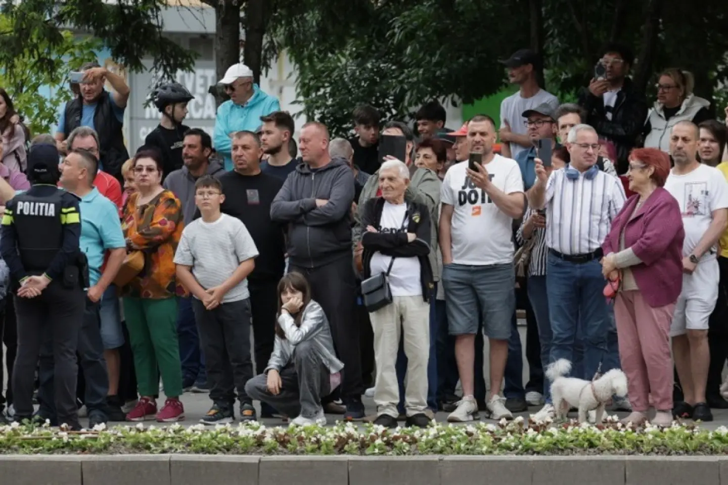 Sondaj: peste jumătate dintre români sunt siguri că pot diferenţia informaţiile reale de cele false atunci când apar ştiri despre securitate sau război
