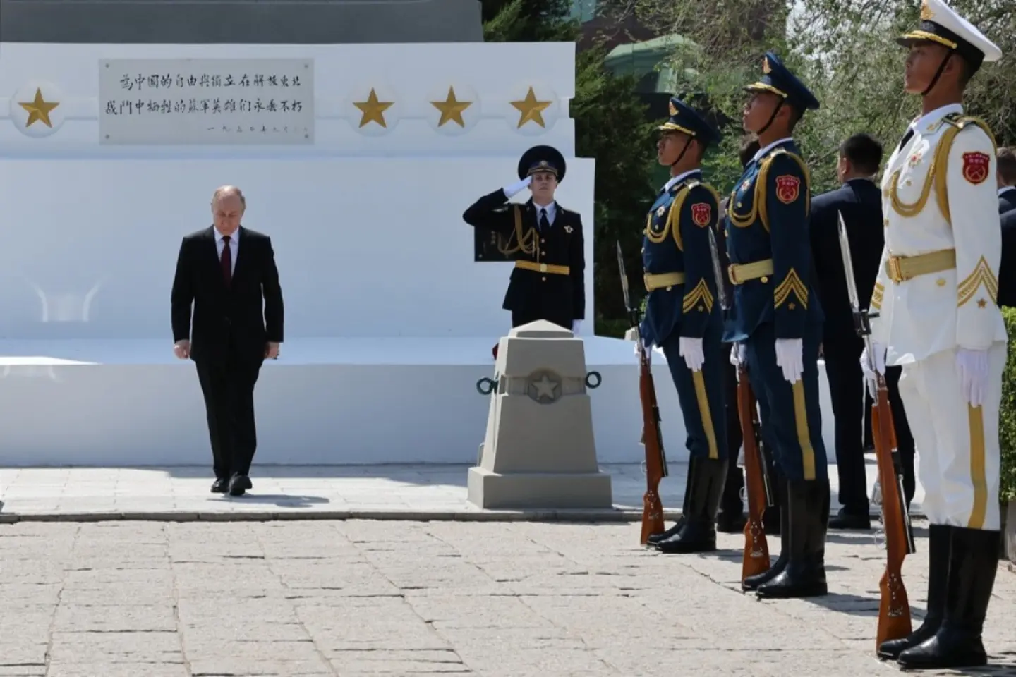 Un oficial al Uniunii Europene confirmă că sute de militari ruși au fost antrenați în China comunistă