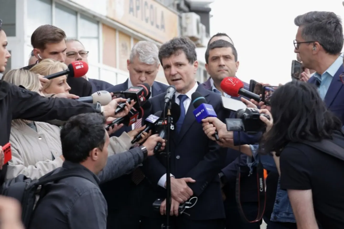 Politică românească, duminică dimineața: premierul desemnat Eugen Tomac și-a depus mandatul, președintele Nicușor Dan l-a nominalizat în locul lui pe liberalul Adrian Veștea 