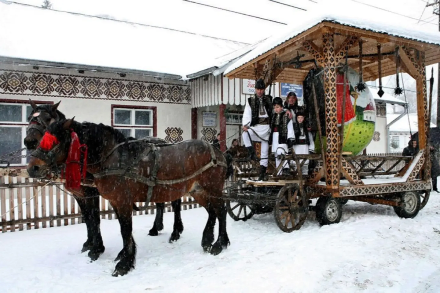 Zeci de meşteri olari din România, Republica Moldova şi Ucraina participă, la Iaşi, la Târgul naţional de ceramică Cucuteni