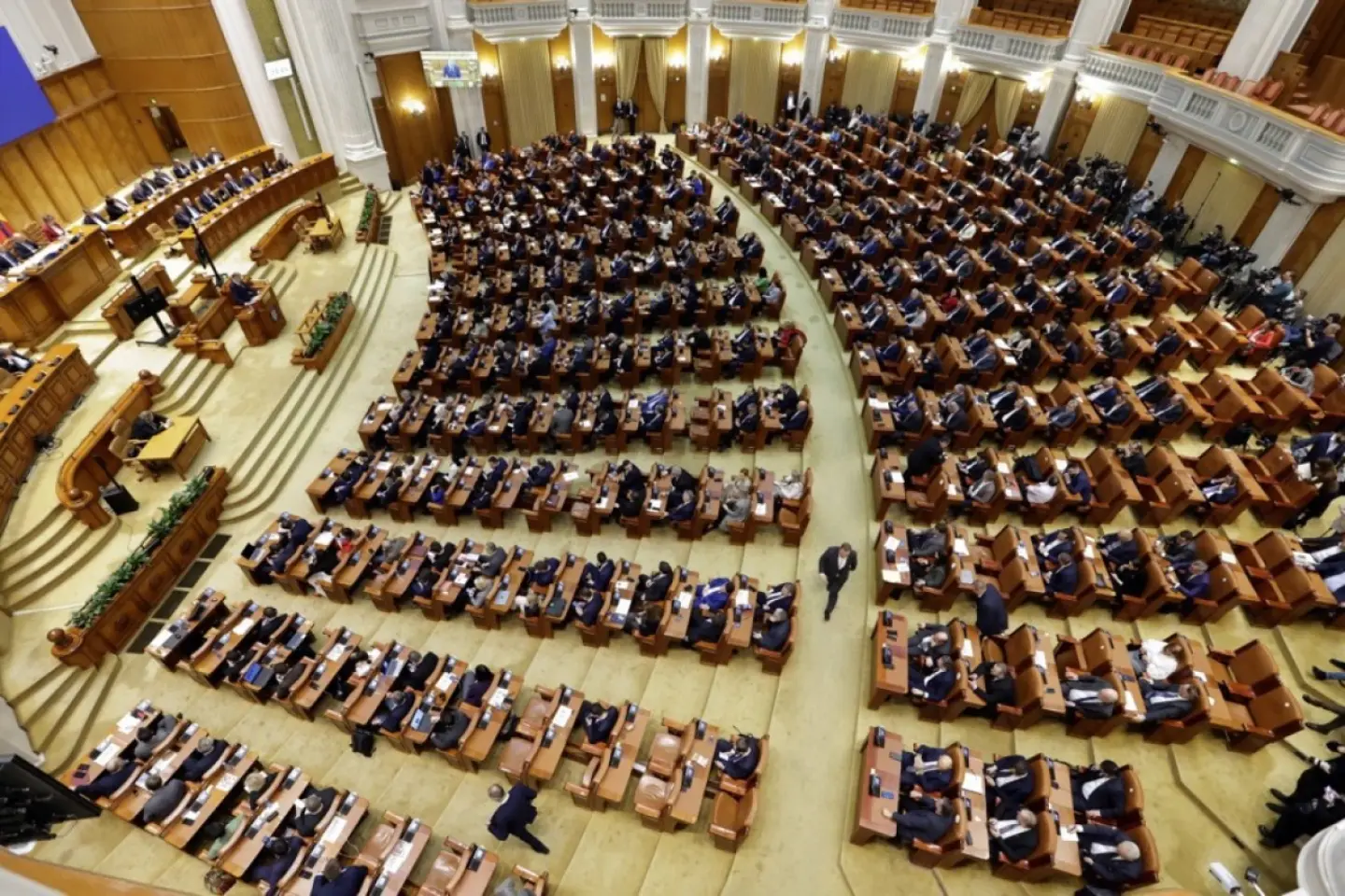 Criza politică de la București continuă