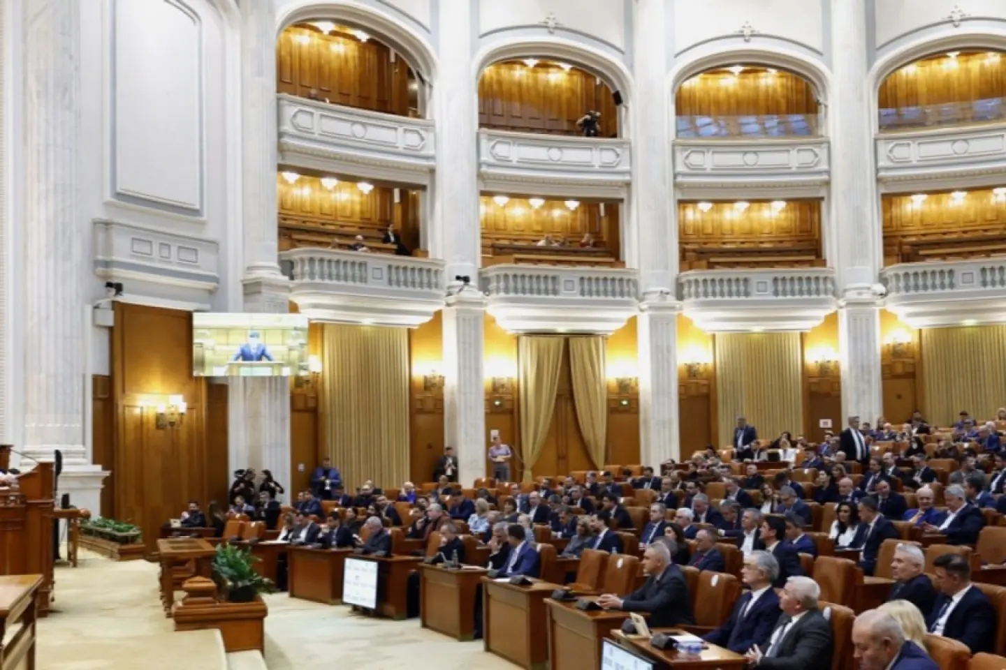 Parlamentarii români au intrat în vacanţă