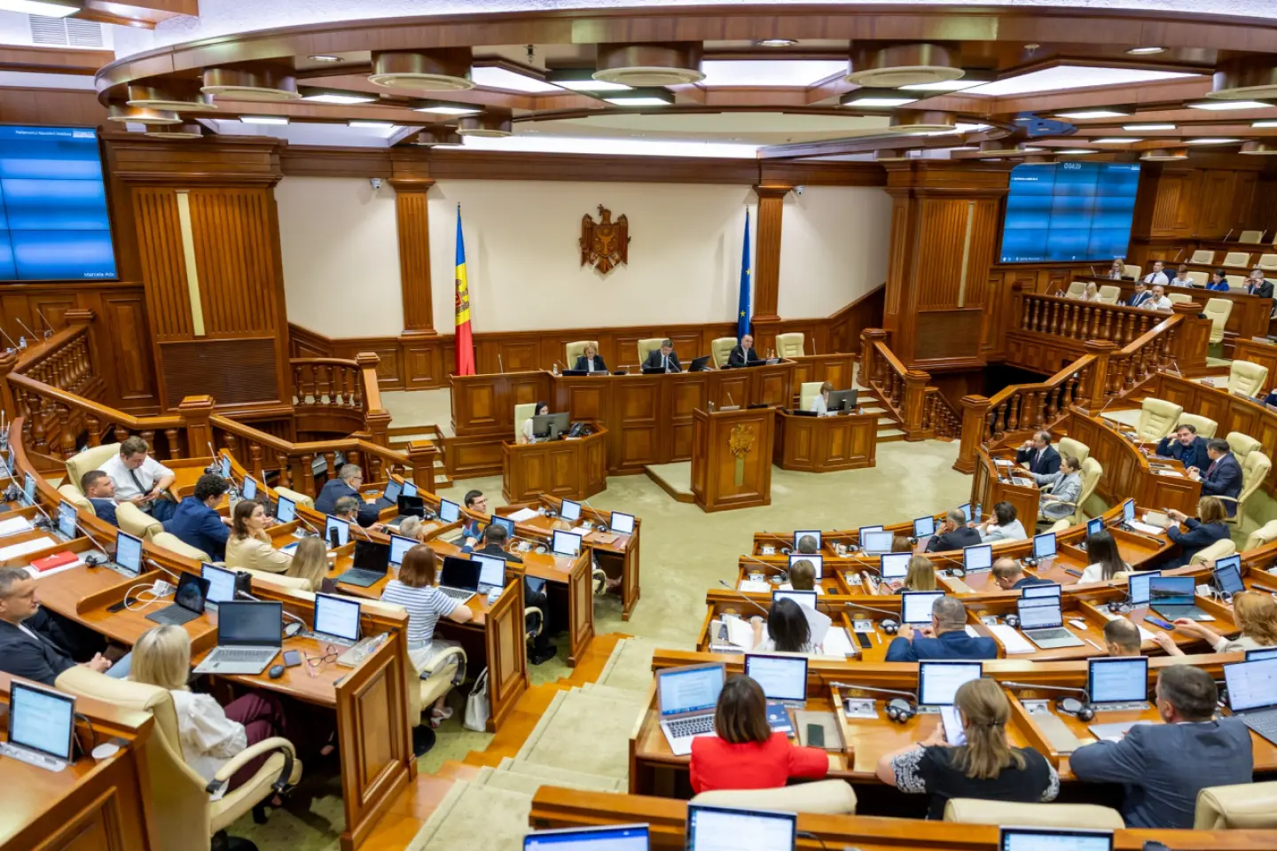 Avertizorii de integritate vor beneficia de garanții mai clare