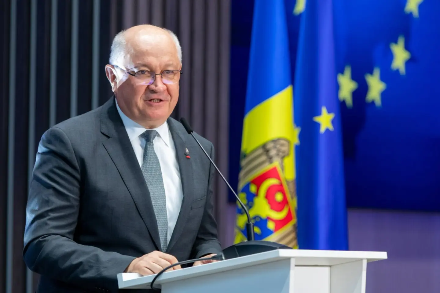 Premierul Alexanru Munteanu a demisionat din funcție