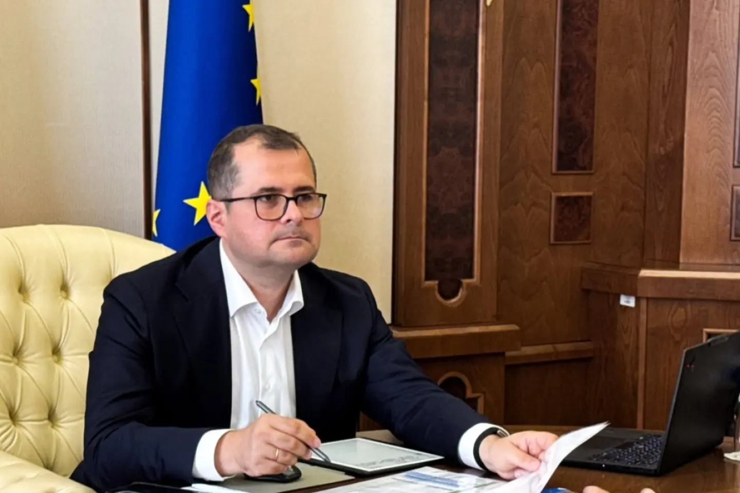 Prim-ministrul desemnat, Vasile Tofan, va cere astăzi votul de încredere al Parlamentului