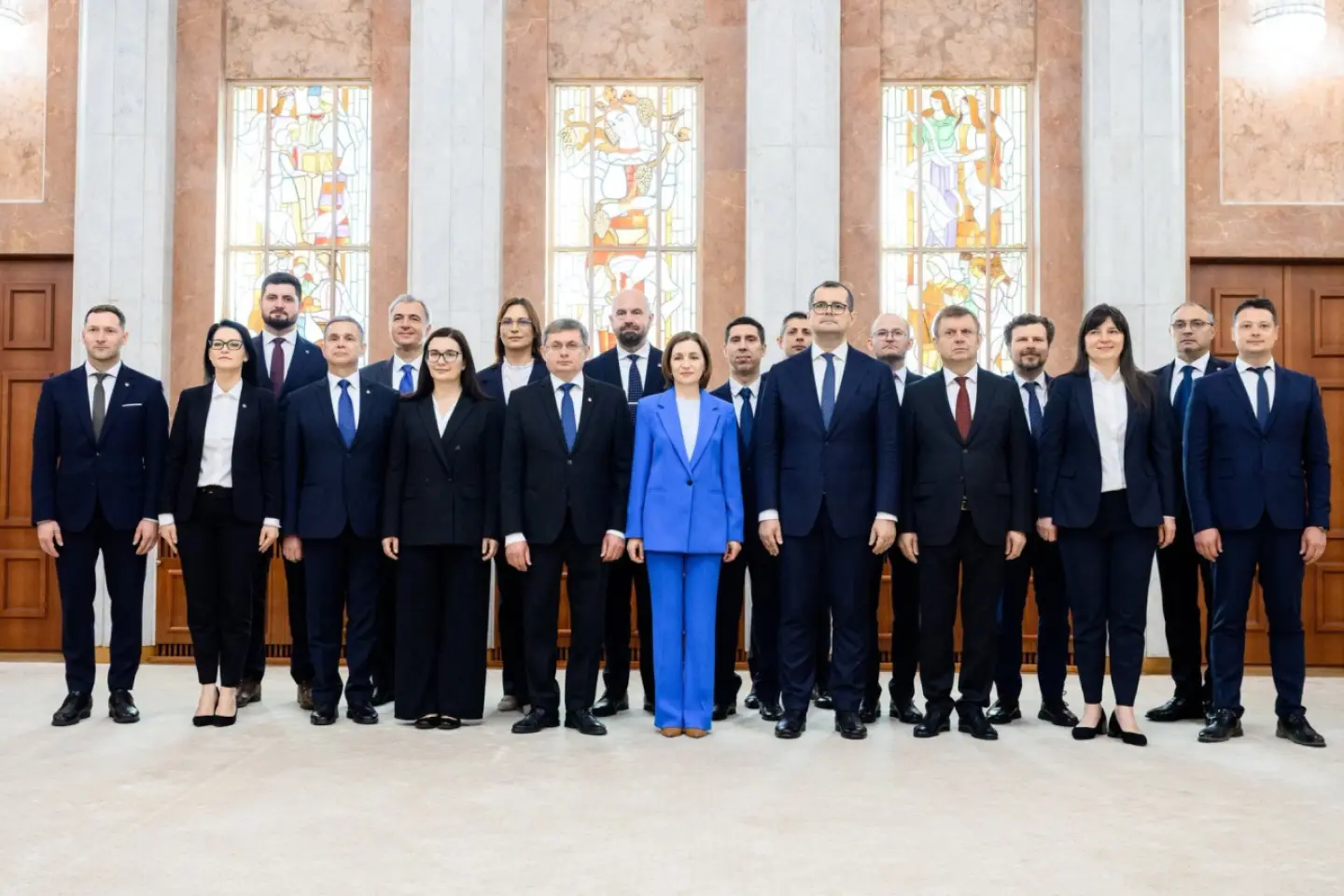 Noul Guvern condus de prim-ministrul Vasile Tofan a depus jurământul 