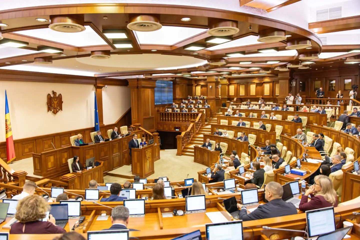 Cetățenii vor putea iniția proiecte de decizii publice printr-un nou mecanism de participare civică