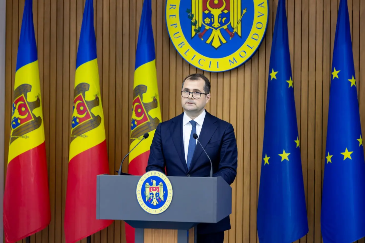 Premierul Vasile Tofan va efectua, joi, prima sa vizită oficială la București