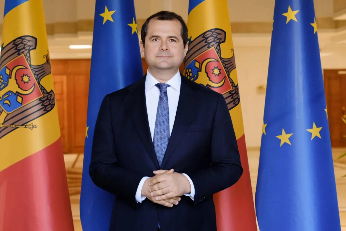 Premierul Vasile Tofan efectuează astăzi prima vizită oficială în România