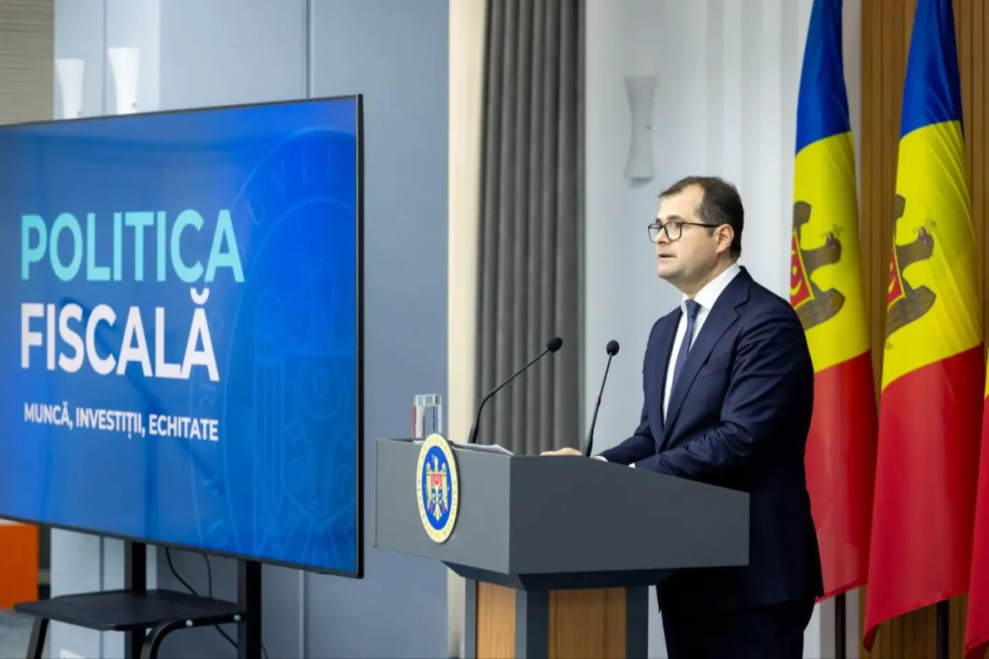 Guvernul propune taxe mai mari pentru tutun și jocuri de noroc, dar reduce impozitarea muncii