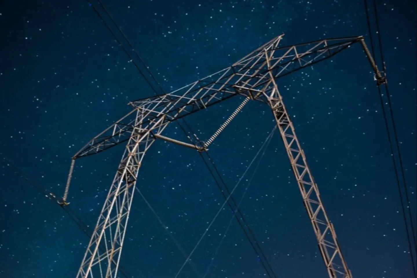 Linia electrică de înaltă tensiune de 330 kV Bălți-Dnestrovsk a fost grav avariată în urma calamităților naturale de joi seara