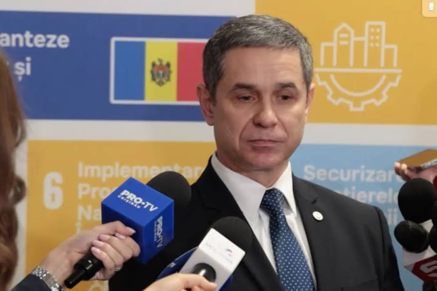 Obligatorie nu înseamnă și vorbită. (O sinteză a săptămânii)