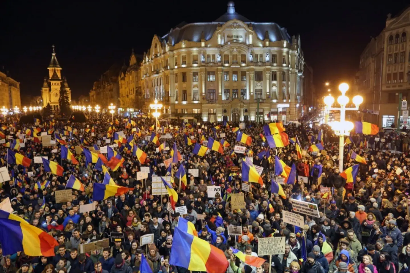 Curtea Constituţională a României a decis că personajele alese ori numite politic găsite incompatibilie sau în conflict de interese îşi pierd funcţiile