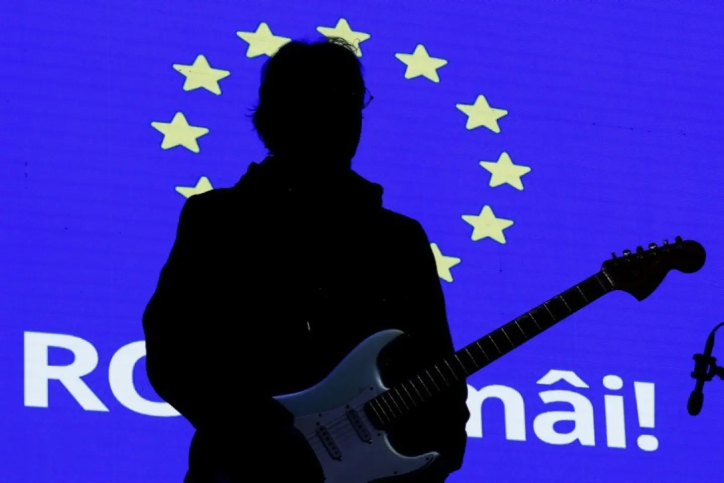 Politică românească: conducerea USR s-a reunit pentru a-și reconfirma susținerea față de șeful Dominic Fritz