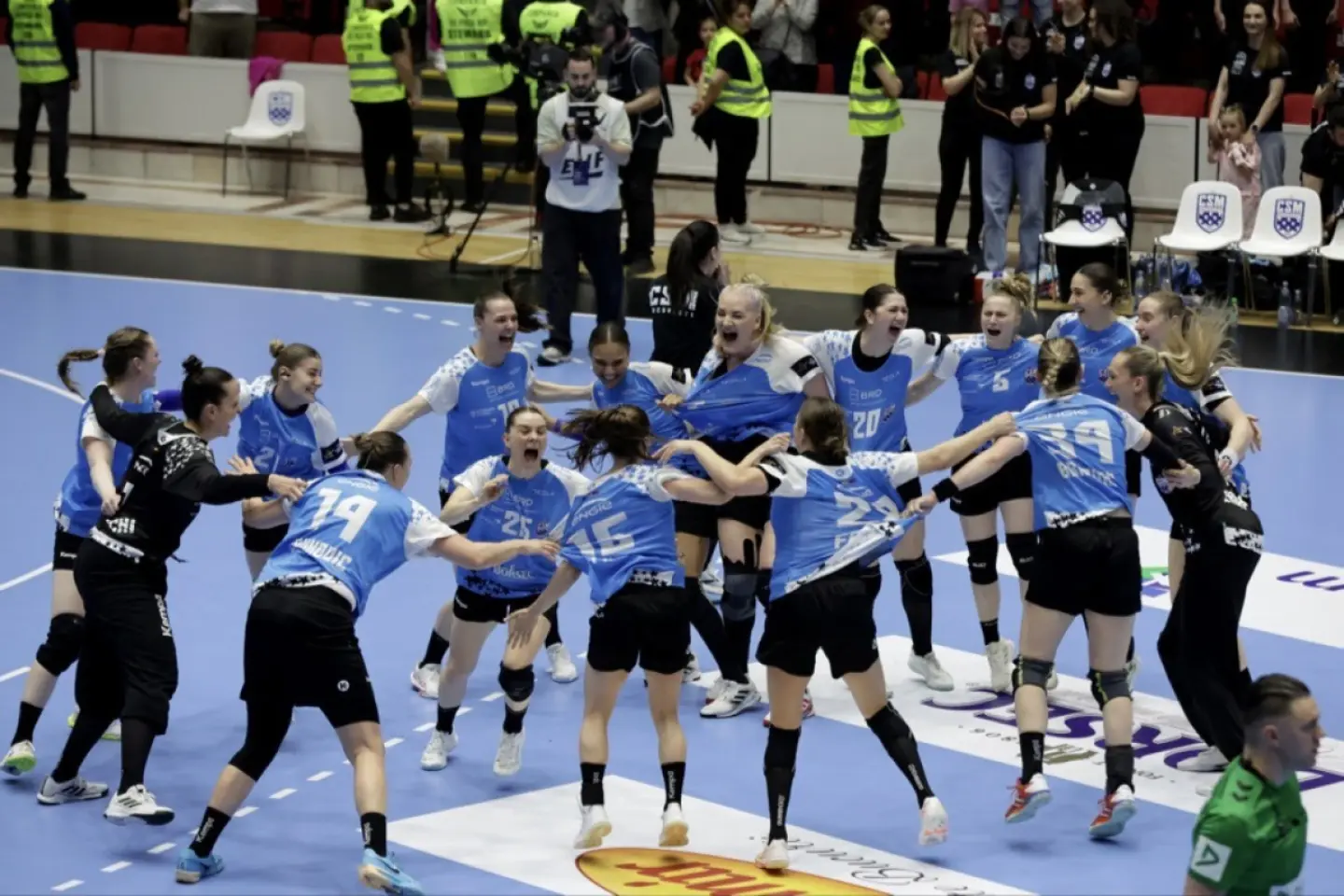 Handbal, fete: victorii nete pentru echipele românești în Liga Campionilor
