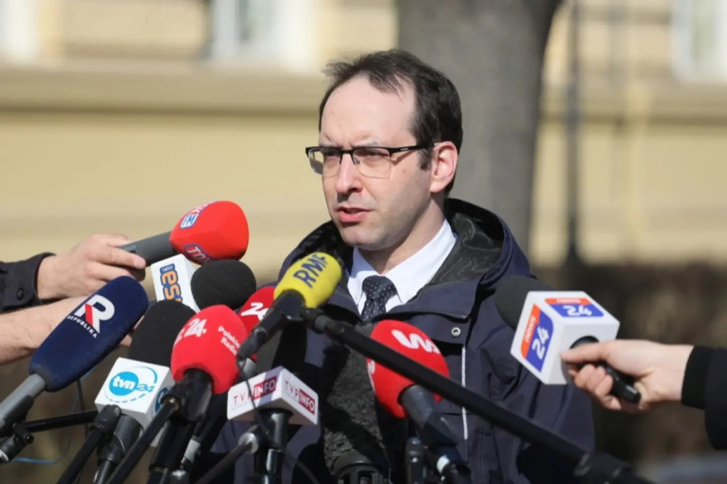 Serviciile de informații poloneze au arestat un băiat de 17 ani, fascinat de nazism, care plănuia un atac împotriva unei școli și a unei moschei