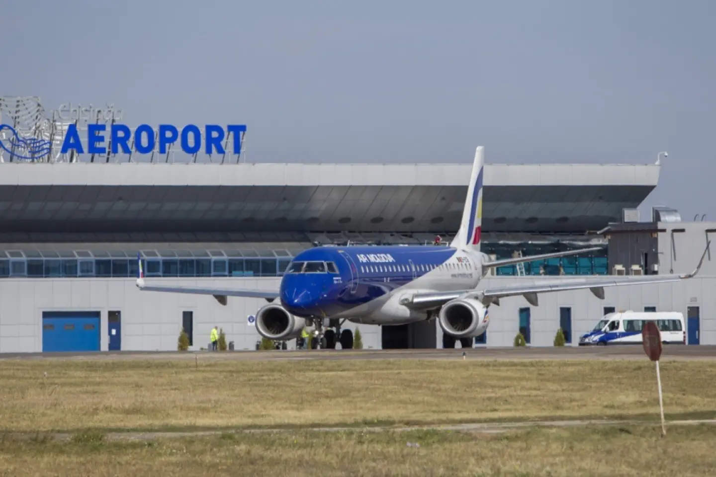Procurorii cer șapte ani de închisoare pentru doi foști șefi la Aeroportul Internațional Chișinău