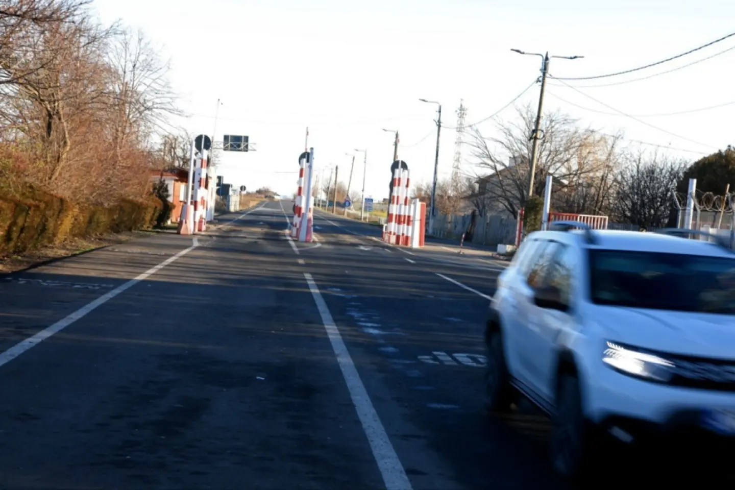 Poliţiştii români de frontieră au descoperit bunuri în valoare de peste o sută de mii de euro, susceptibile a fi contrafăcute 