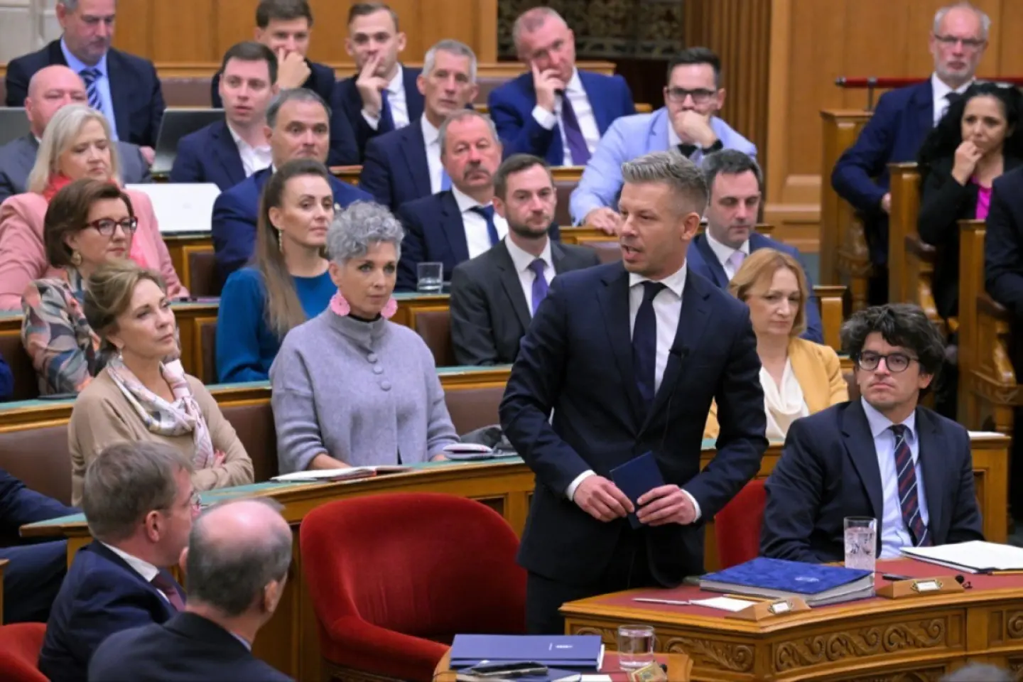 Parlamentul ungar i-a ridicat imunitatea premierului Peter Magyar