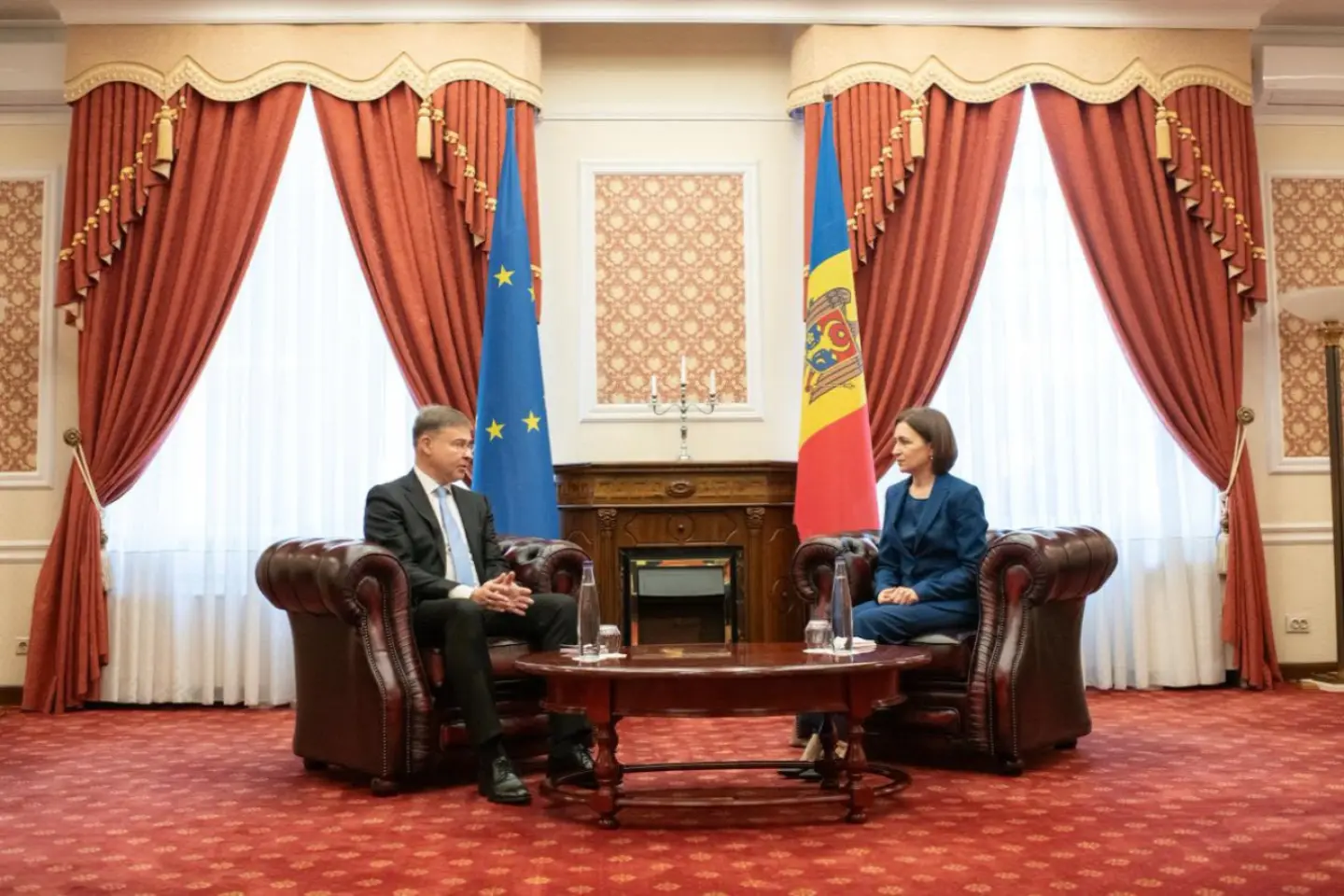 Comisarul european Valdis Dombrovskis, și-a început vizita în R. Moldova cu o întrevedere cu președinta Maia Sandu