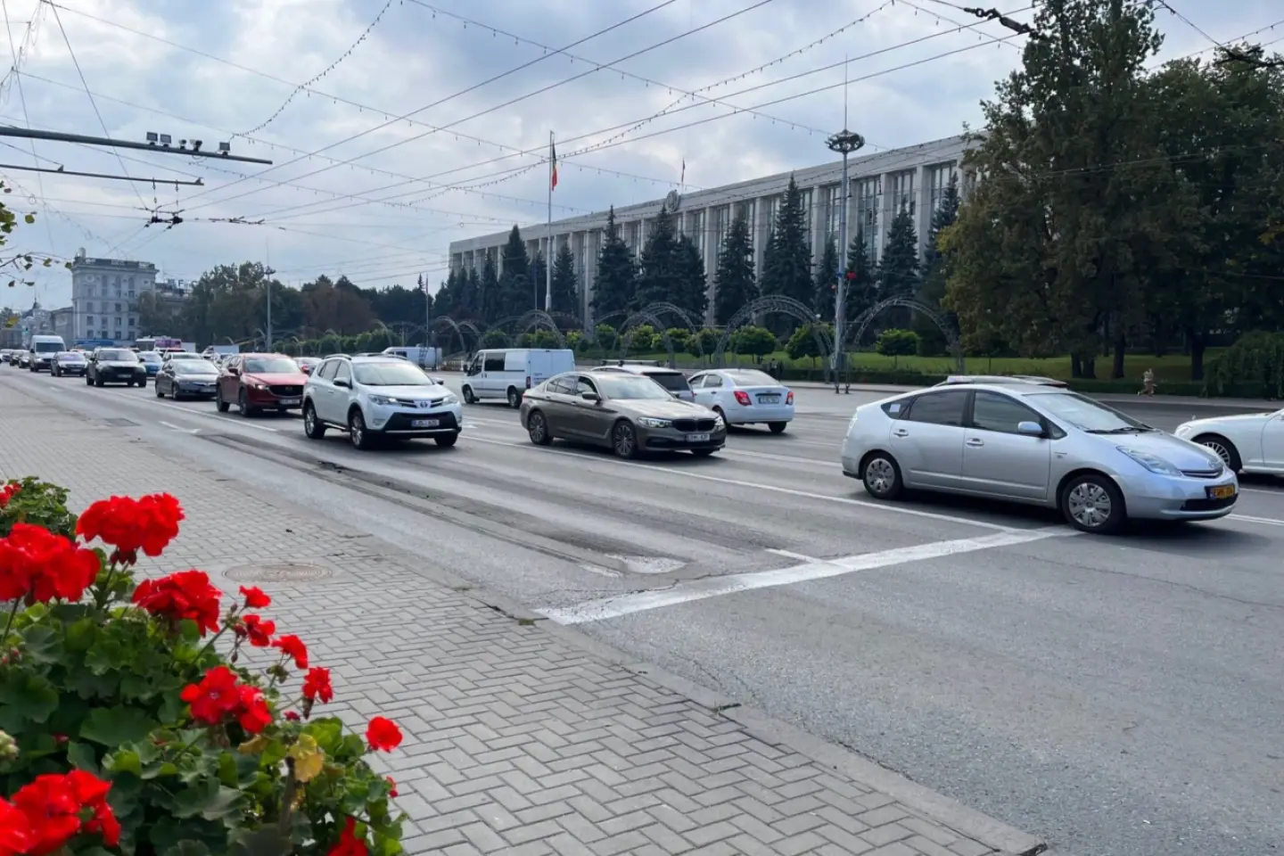 Reguli noi pentru trafic și parcări în orașele din R. Moldova