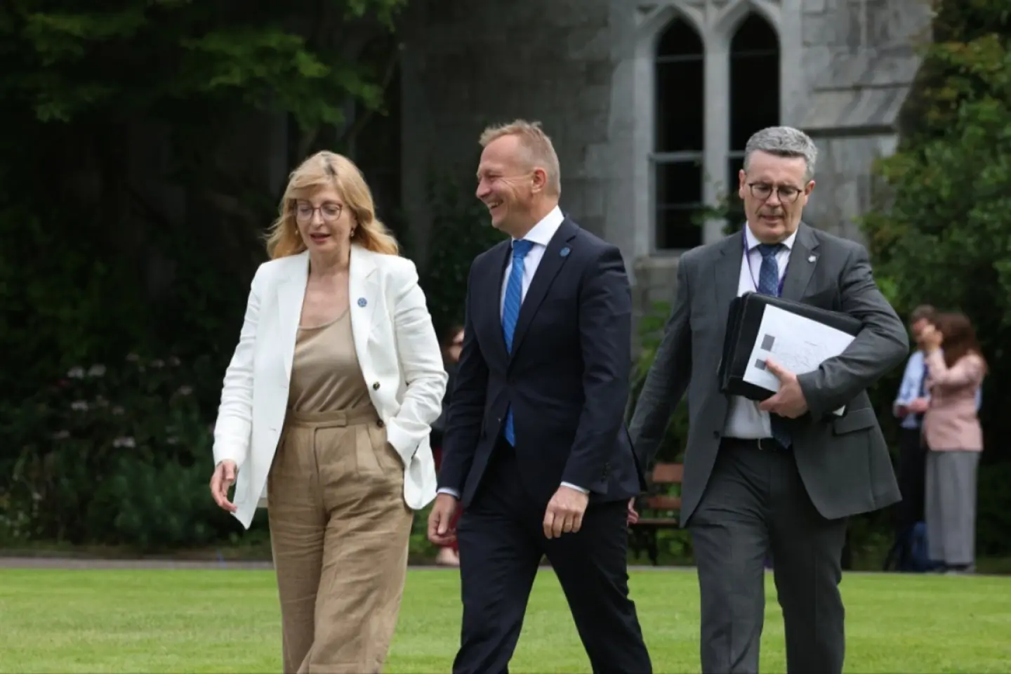 Irlanda, care deține președinția rotativă a Uniunii Europene, a prezentat un proiect revizuit de buget comunitar pentru perioada 2028-2034, redus cu aproximativ 140 de miliarde de euro față de propunerea inițială a Comisiei