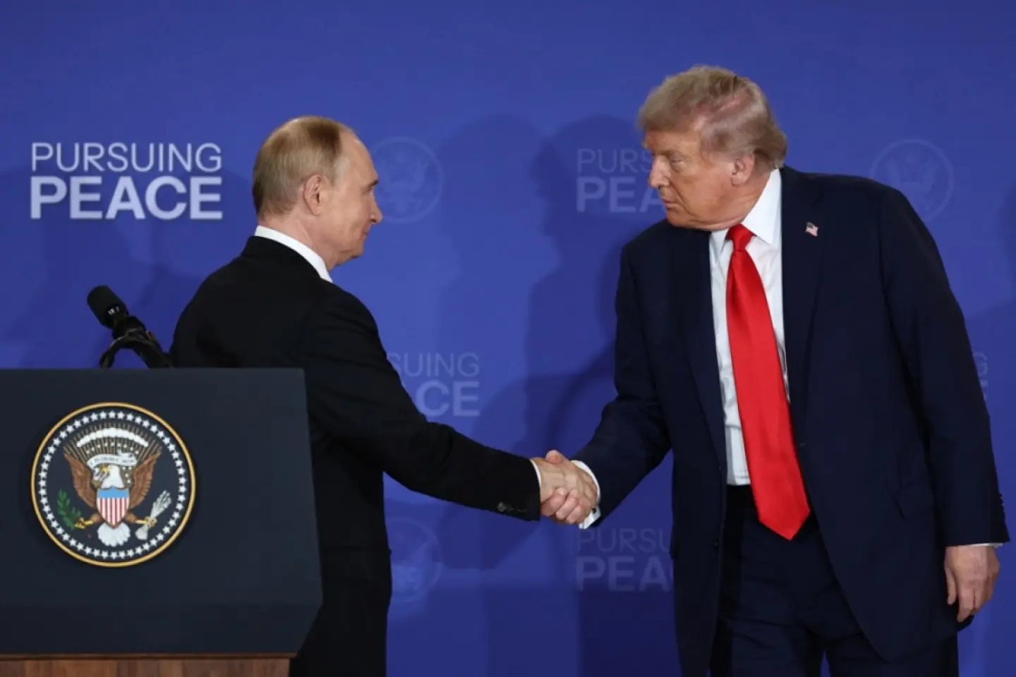 Trump și Putin, o relație enigmatică