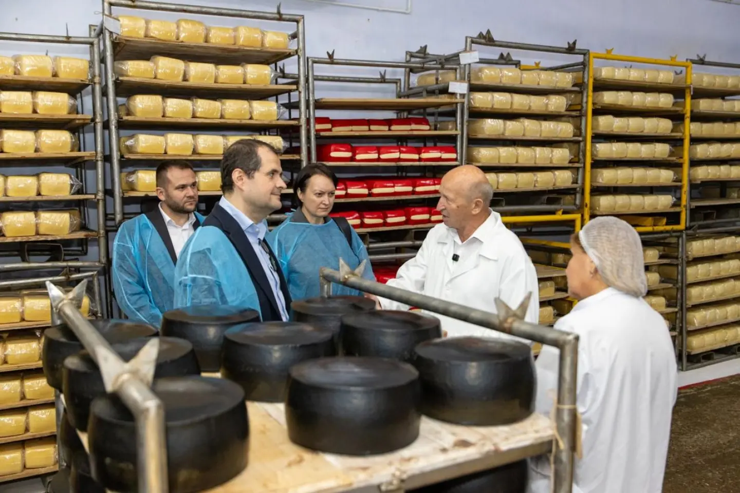 Guvernul pregătește simplificarea regulilor pentru micii producători locali, inclusiv vânzătorii de produse de casă