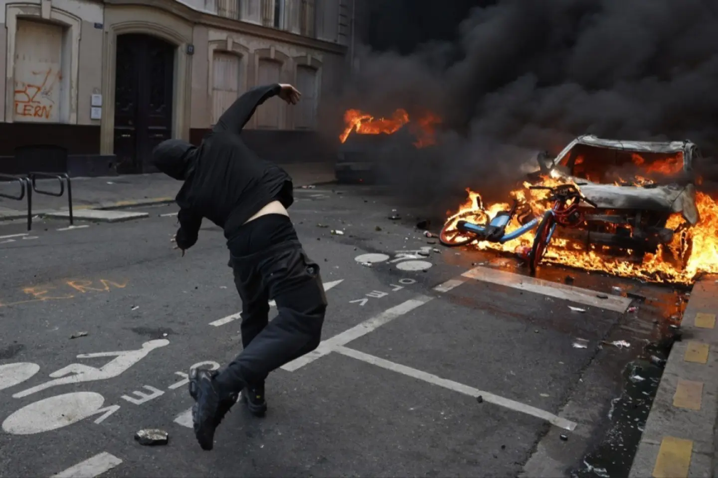 Protestele de stânga din Franța devin violente și se extind și în alte țări europene
