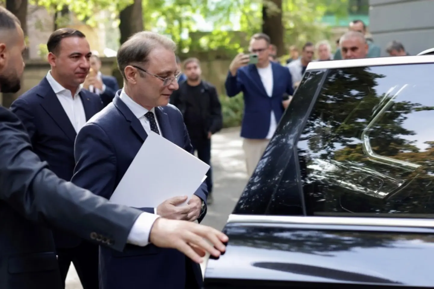 Comisiile de specialitate ale parlamentului de la București încep, luni, audierile miniştrilor propuşi de premierul desemnat, Luca Niculescu