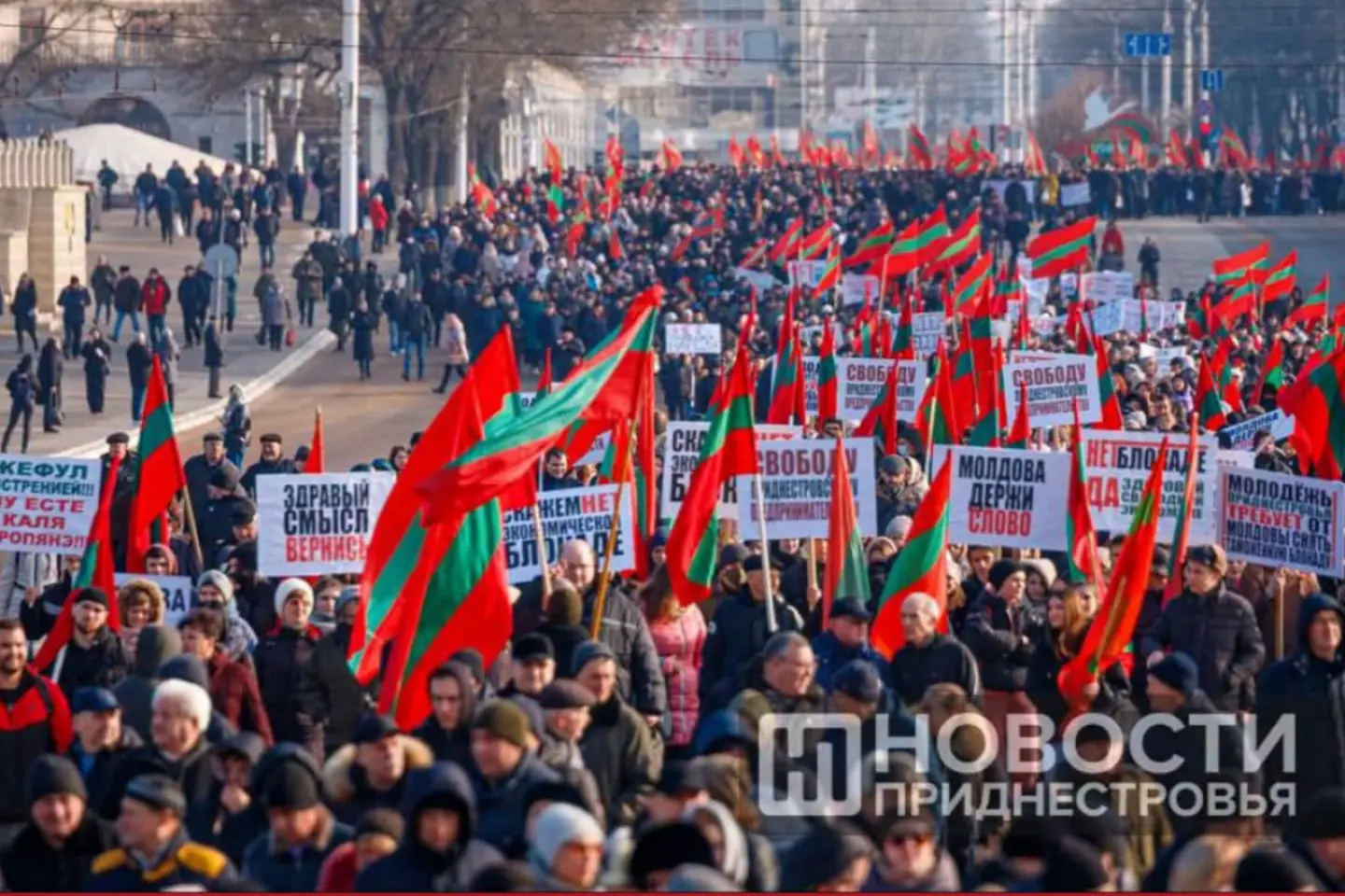 Angajați și studenți din regiunea transnistreană constrânși să participe la un protest la Tiraspol