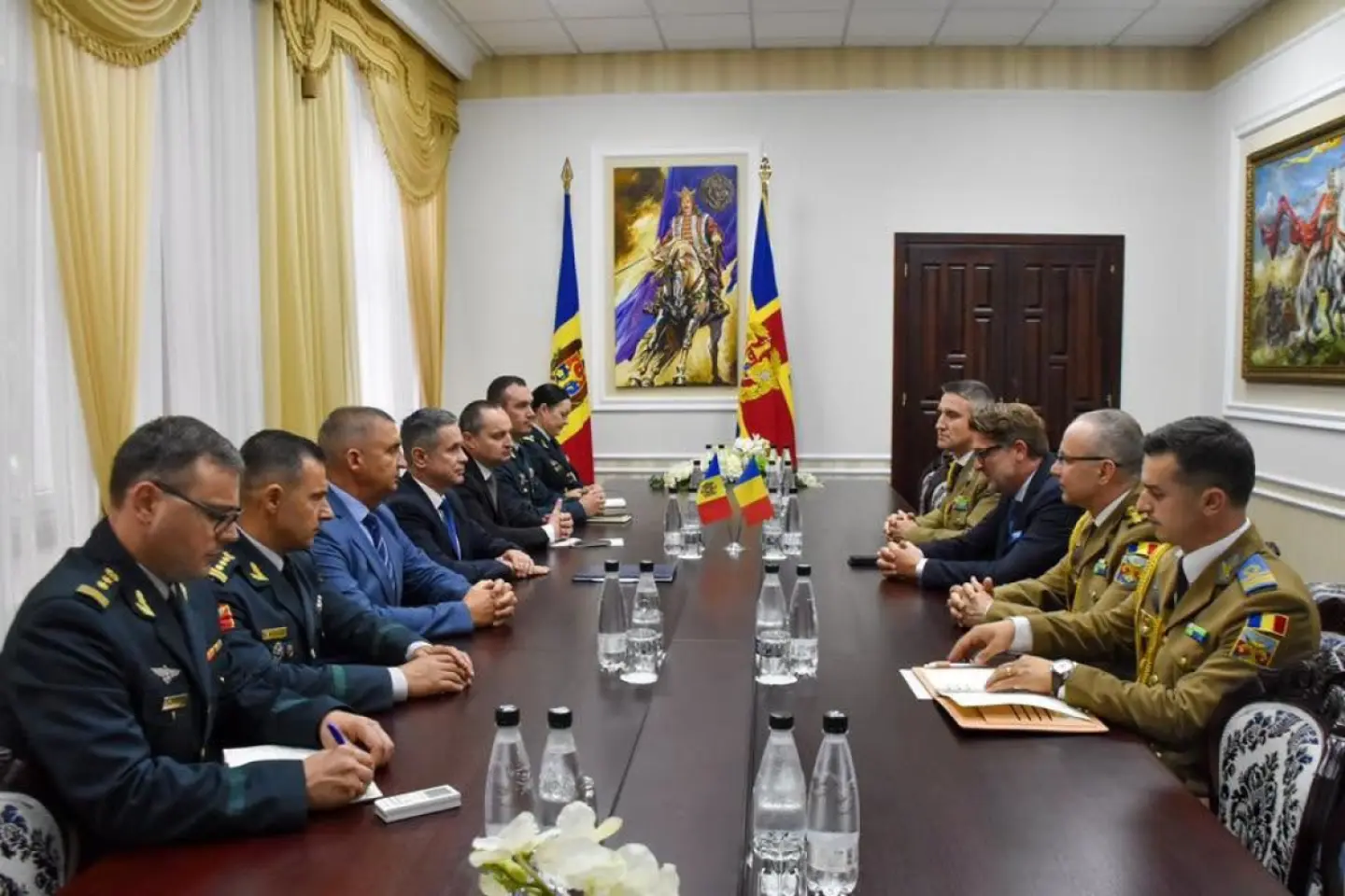 R. Moldova și România pregătesc un acord de cooperare militară și discută achiziții comune