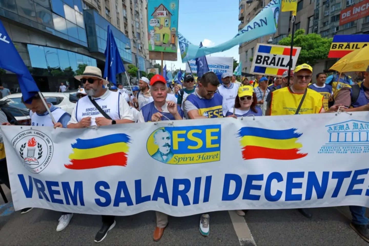 Un nou sondaj confirmă: mai mult de trei sferturi dintre români consideră că ţara se îndreaptă într-o direcţie greşită